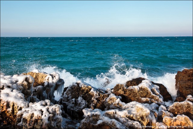 Пляж в ледяной глазури