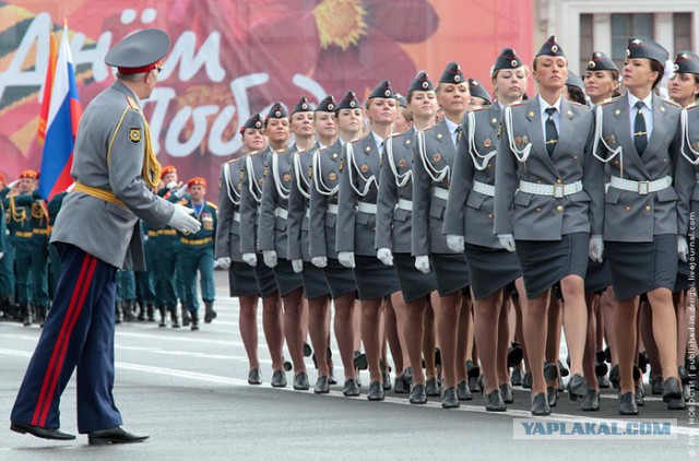 Девушки в форме - офигенны.