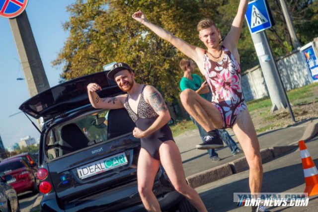 Креативный маркетинг. Бензин в обмен на сиськи.