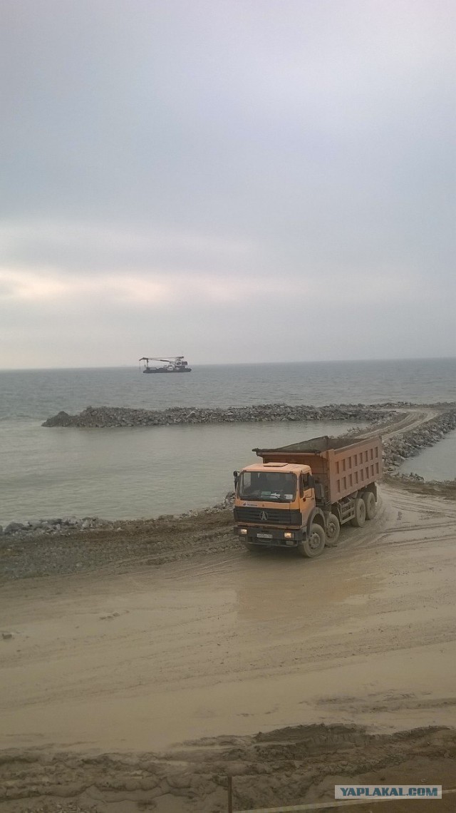 Керчане полюбили мост через пролив