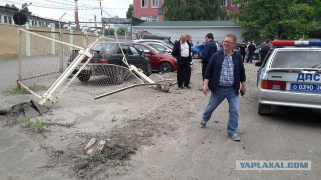 Женщина разнесла пять автомобилей в Воронеже из-за заклинившей педали газа