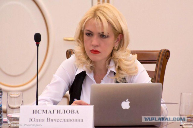Хакасская чиновница, получившая премию в 500%, обещала не шиковать