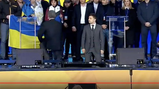 Примерный список тех, кто и перед кем срочно должен преклонить колено. Пока не началось