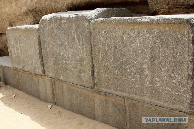 Одни уверены, что Египетские пирамиды построили инопланетяне, другие отрицают. Кто прав?