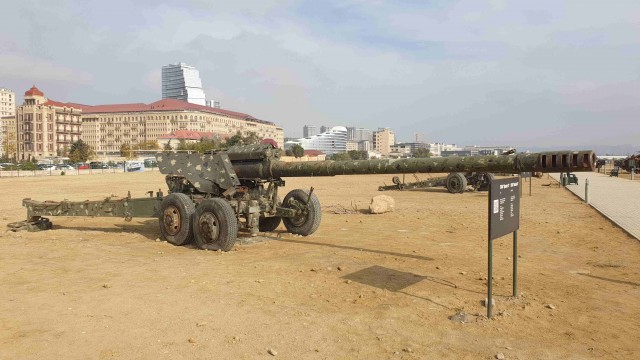 Выставка трофейной военной техники в Баку