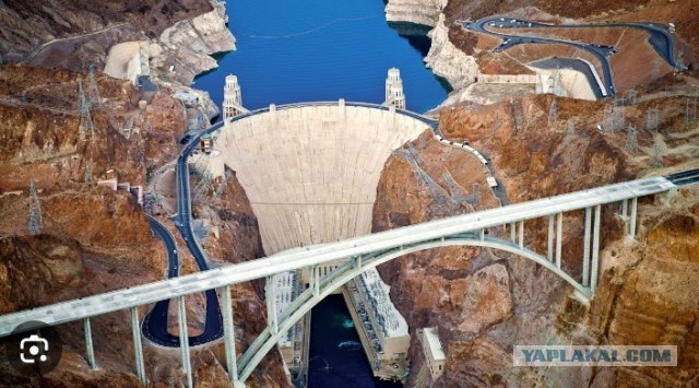 ДнепроГЭС после слива воды в Запорожье