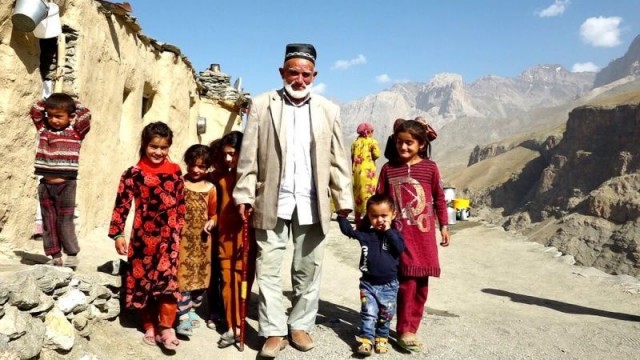 Австрия запустили гомосексуалиста-мигранта из Таджикистана, а потом он завез жену с пятью детьми