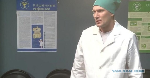 В Москве облили кефиром ведущего Соловьёв Лайф Бориса Якименко.