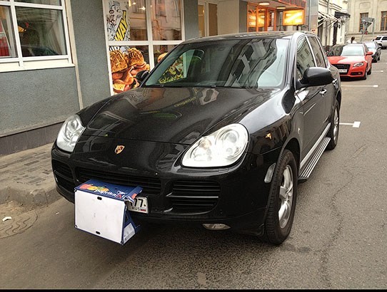 На Порш заработал, а на парковку зажал?