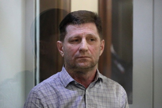 Осужденный за убийства бывший российский губернатор потерял свои автомобили. Как так получилось?