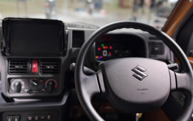 Suzuki представила обновленный кей-грузовик Carry с мотором объемом 0,7 л и мощностью 50 л.с.