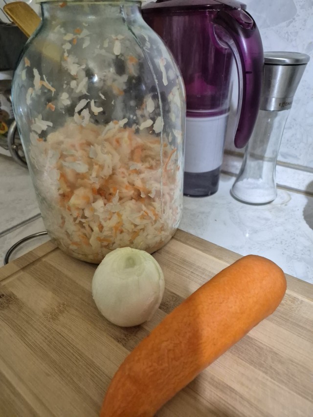 Рулька классическая с капустой
