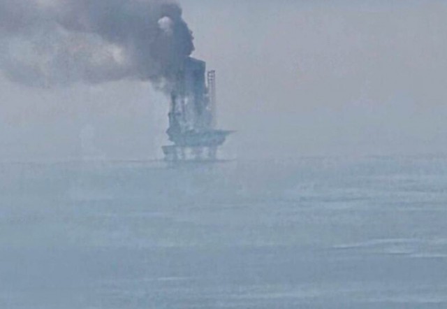 Иранские дроны поразили нефтяную платформу ОАЭ в Персидском заливе