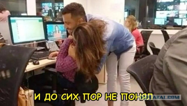 Долго не мог понять, что мужик сидит...