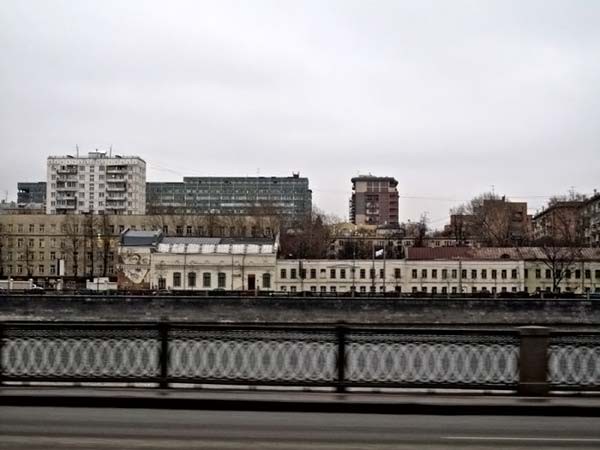 Лицо на стене