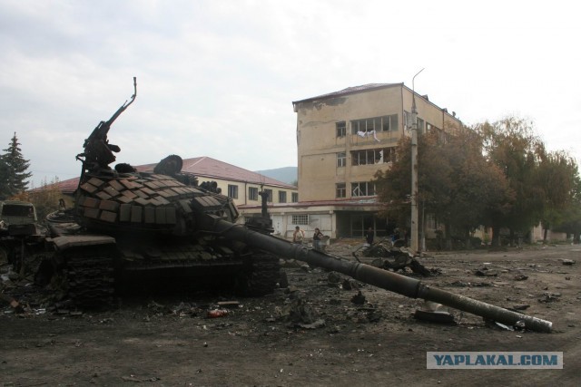 Украинские военные начали танковую атаку