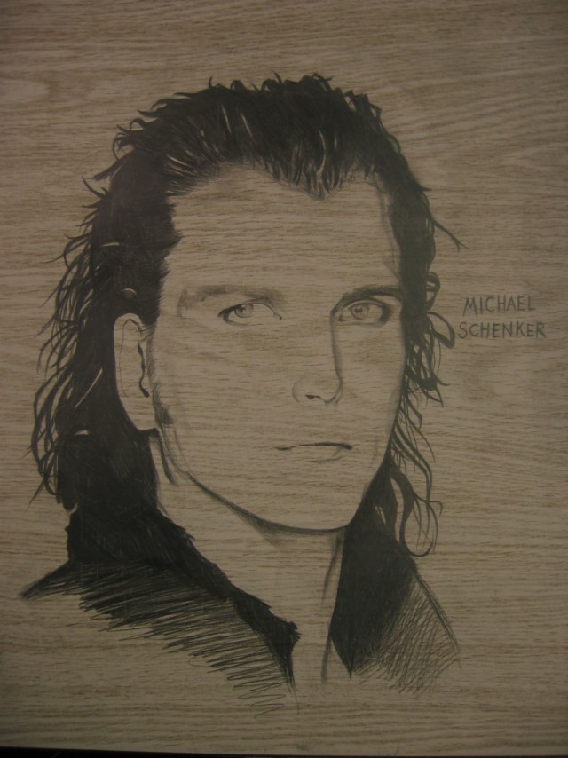 Рисунки на партах