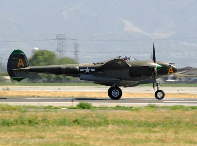 Многоцелевой истребитель P-38 «Lightning»