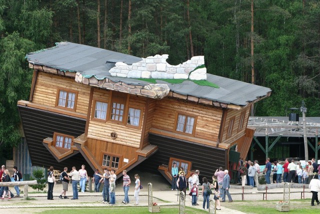 Перевёрнутый дом