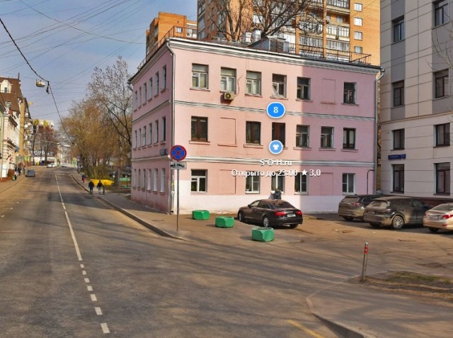 Самокатчик разбился насмерть, влетев в открытую дверь машины в Москве