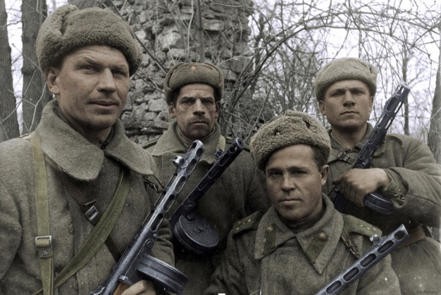 Фотографии связанных с историей Красной и Советской Армии.