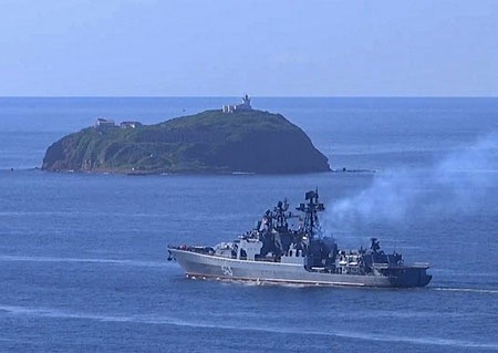 Япония решила требовать прекращения военных учений России на Курилах
