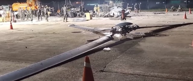 В Броварах под Киевом рядом детским садом упал вертолет.