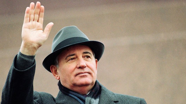 В Белоруссии нобелевского лауреата Алеся Беляцкого приговорили к 10 годам колонии