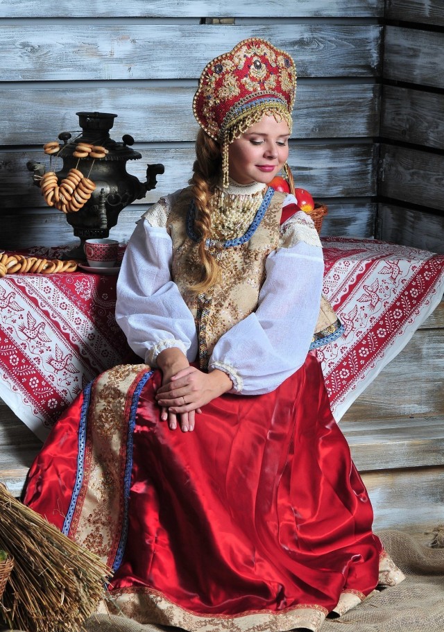 Интересно, какая скидка у неё в супермаркете?
