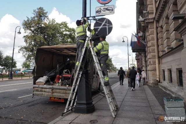 В Петербурге ставят первые знаки, запрещающие движение электросамокатов