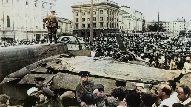 История Ju-88, выставленного в июле 41-го в центре Москвы