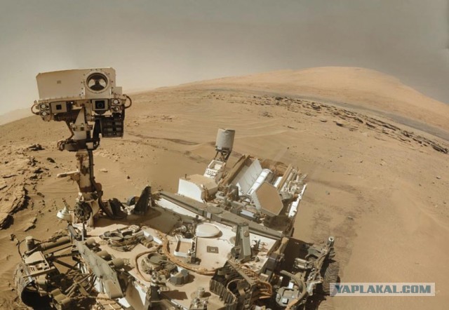 Исследовательский вездеход NASA показал голубое небо на Марсе