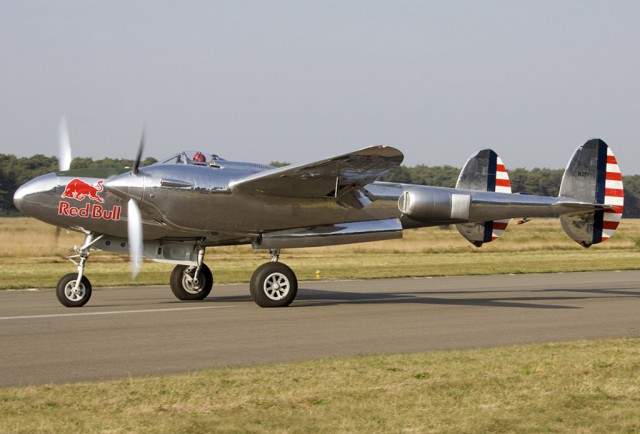 Многоцелевой истребитель P-38 «Lightning»