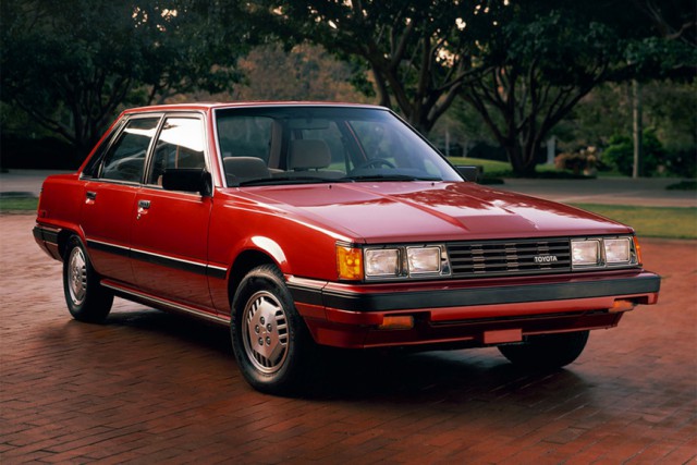 Вспоминаем все поколения популярной Toyota Camry, которая вот уже 36 лет держится на конвейере