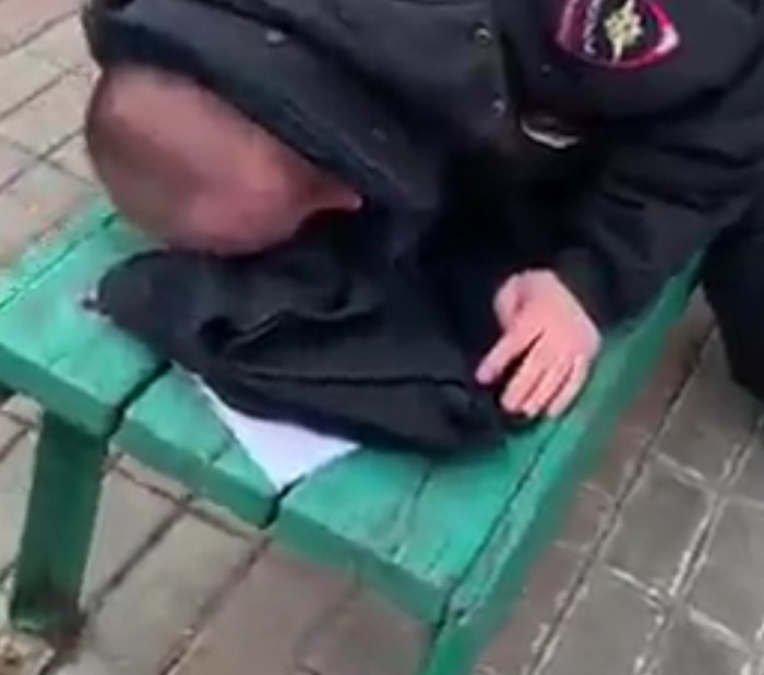 Полицейские валятся с ног после смены