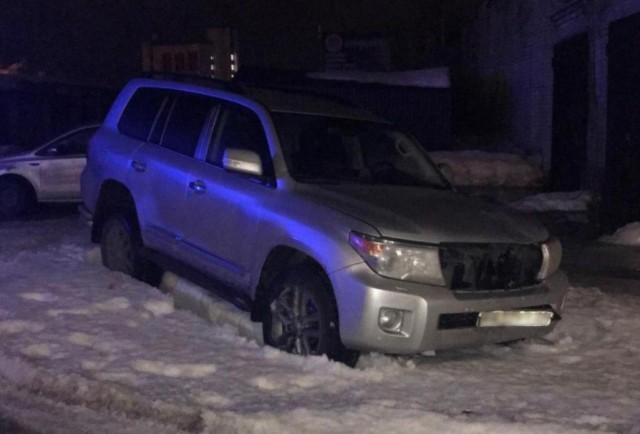 Вечером в субботу в Архангельске лихач на Land Cruiser 200 убил человека на пешеходном переходе