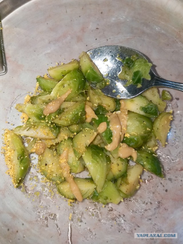 Давайте поговорим о приятном!Салат с брюссельской капустой, арахисом под горчичной заправкой