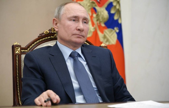 Путин подписал закон о своем праве идти еще на два срока