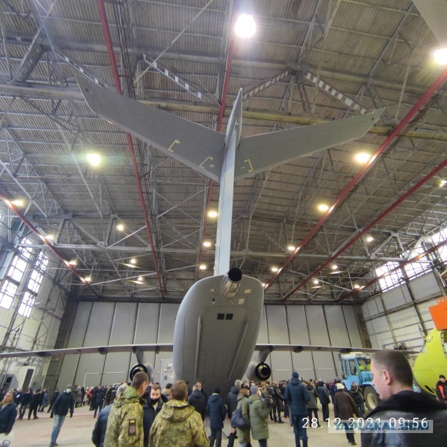 "Антонов" представил военно-транспортный самолет Ан-178-100Р