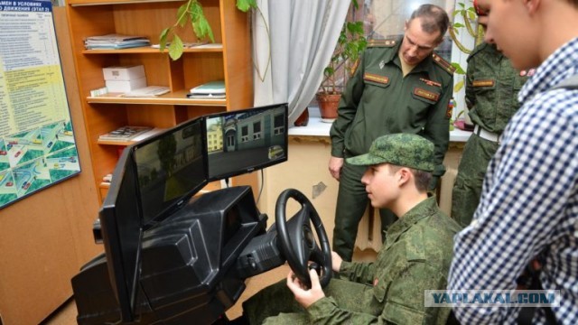 В Белгородской области военный бензовоз протаранил Toyota Prado