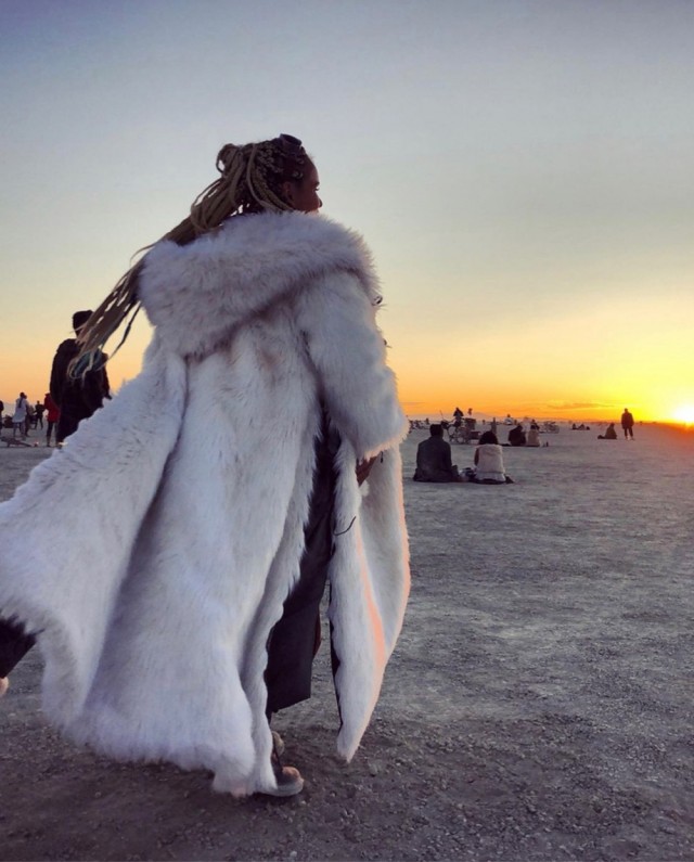 Подборка мадамов с фестиваля Burning Man