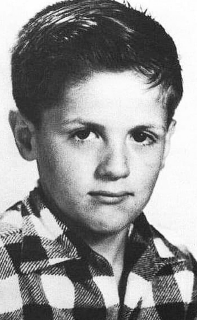 Непростая история жизни у этого парня. Но вы его все узнаете