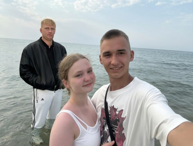 «Уберите, пожалуйста, мужика сзади»