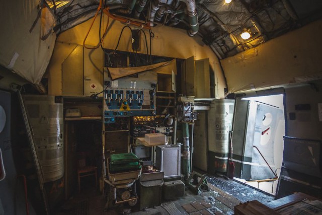 Внутри самолета Ил-76Т.