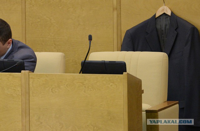 Троих депутатов обвинили в убийствах 14 человек.