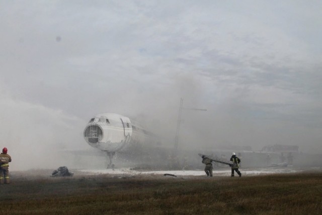 В Барнауле во время посадки загорелась стойка шасси у самолета «Boeing 767»