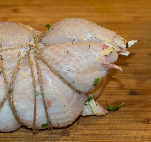 Куриная тушка (рулет) лишенная скелета (poulet désossé)  