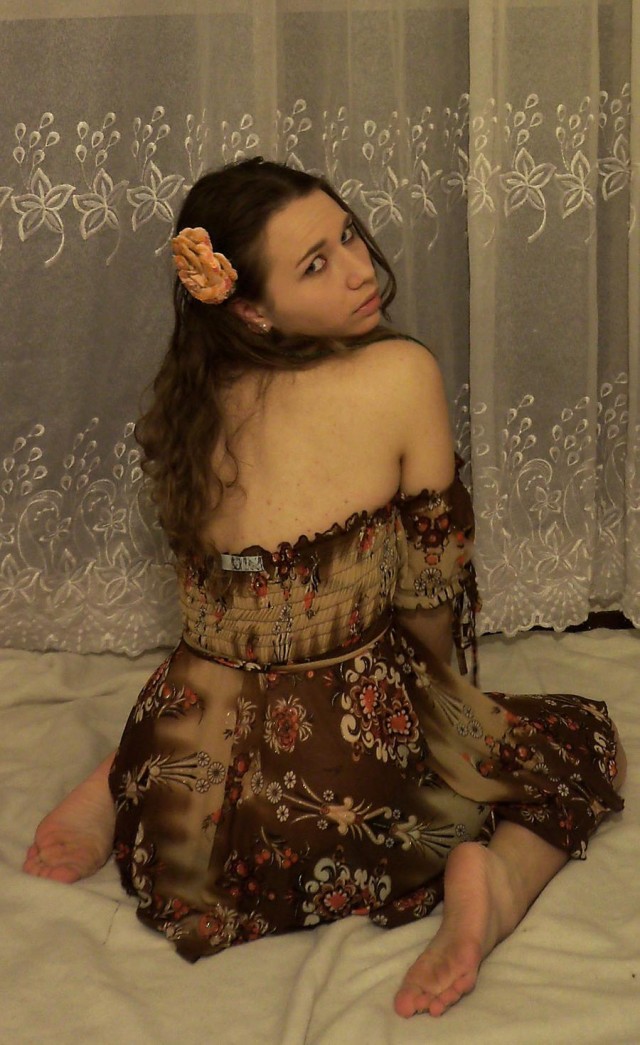 Девки, хорош выкобениватся перед фотиком