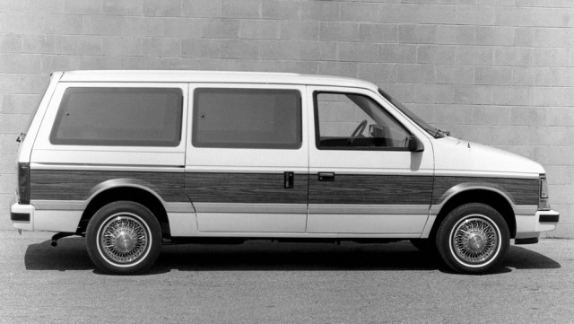 Второй триумф Ли Якокки и первый минивэн в истории: рождение Dodge Caravan