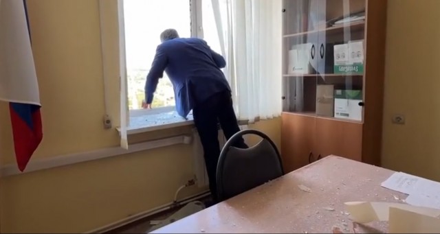 «Еще один! Второй этаж!»